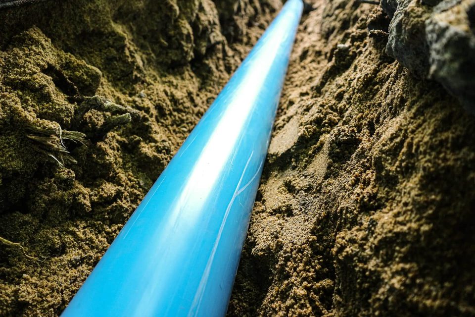 image-laying-pvc-water-pipe image-laying-pvc-water-pipe